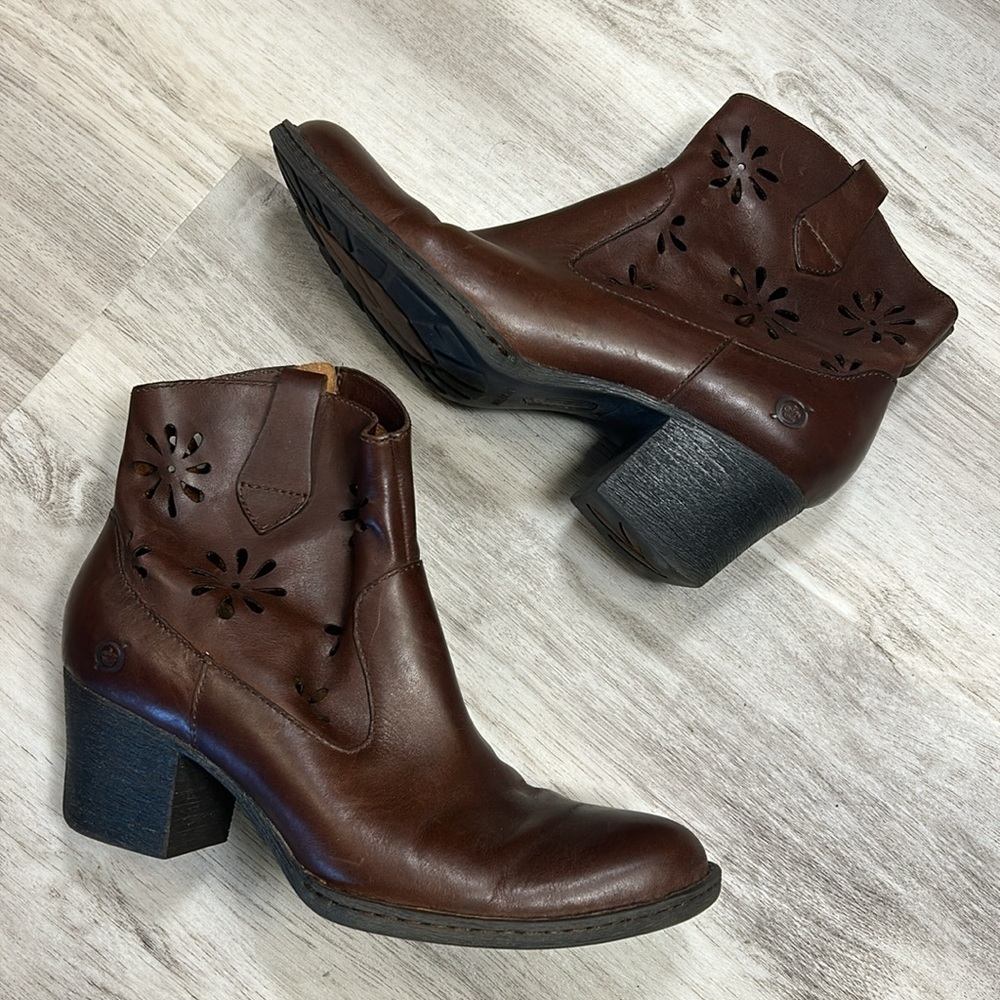 Born Shoes Boho Western Brown Leather Laser Cut Zipper Short Boots Style D34116